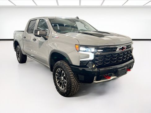Used 2025 Chevrolet Silverado 1500 ZR2 w/ Technology Package AWD/4WD image 3