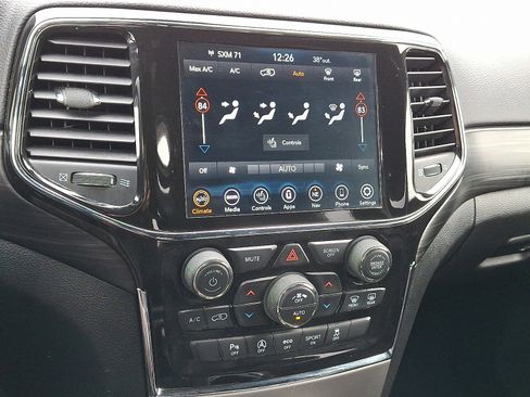 Used 2021 Jeep Grand Cherokee Laredo X image 15