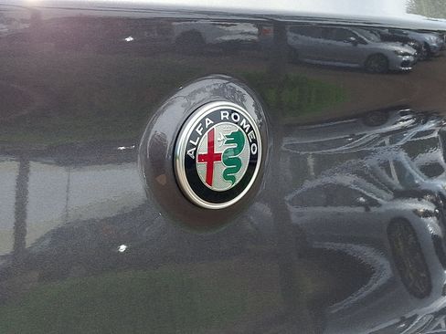 Used 2024 Alfa Romeo Stelvio Veloce AWD/4WD image 32