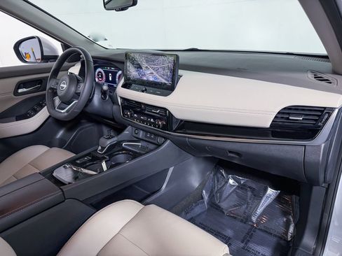 Certified 2024 Nissan Rogue SL image 14