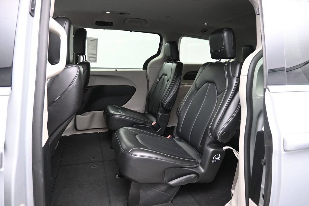 Used 2024 Chrysler Pacifica Touring-L FWD image 25