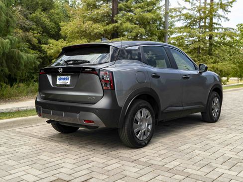 Used 2025 Nissan Kicks S w/ Interior Electronics Package AWD/4WD image 8