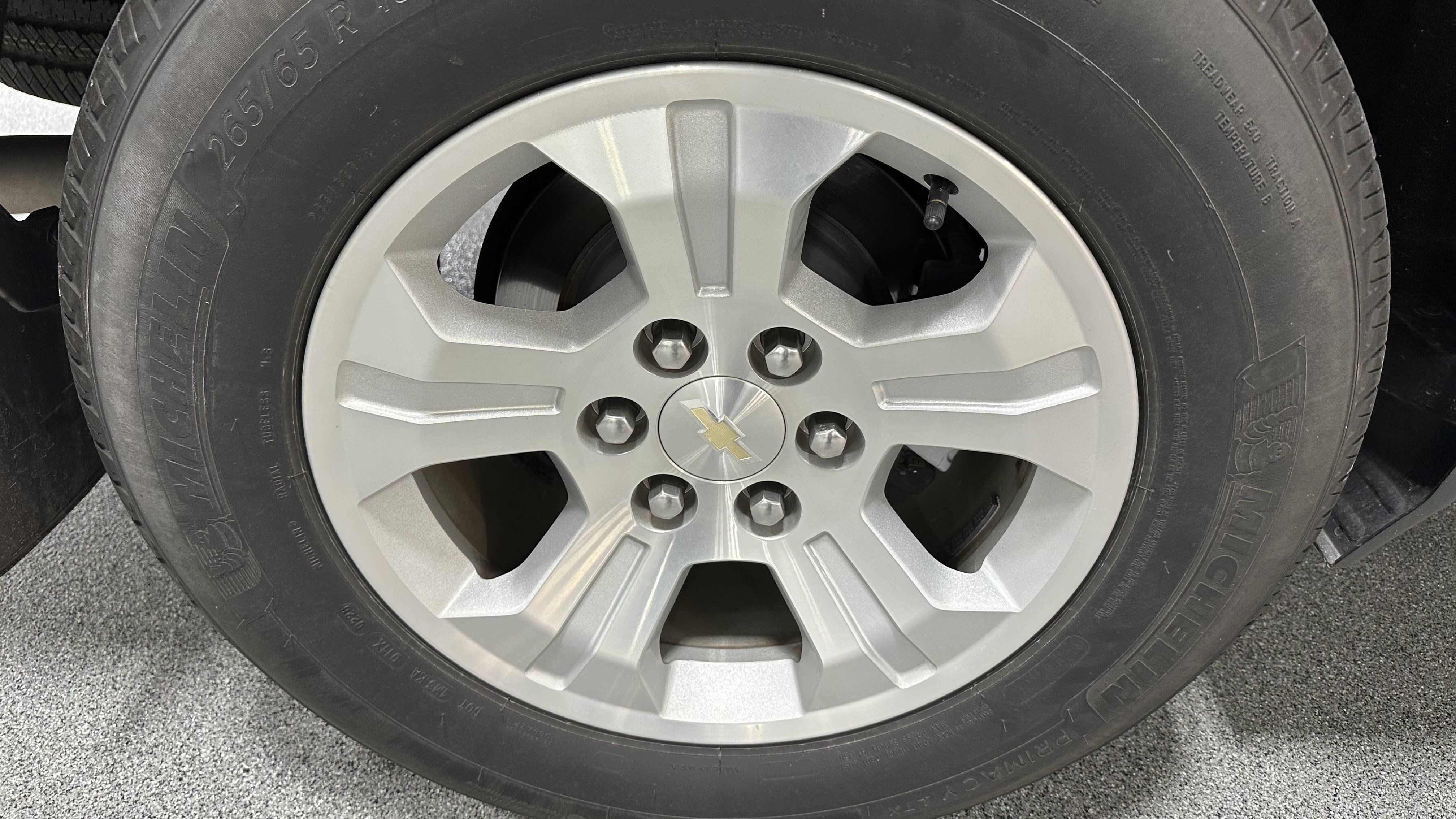 Used 2018 Chevrolet Silverado 1500 LT w/ LT Convenience Package AWD/4WD image 13