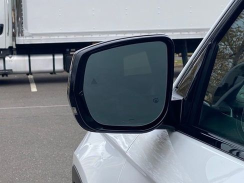 New 2025 Jeep Grand Cherokee Limited w/ Black Appearance Package image 13