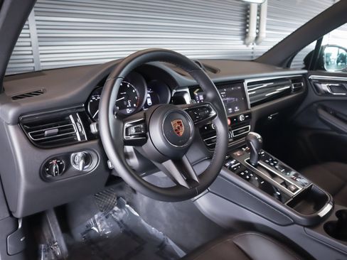 Used 2026 Porsche Macan image 4