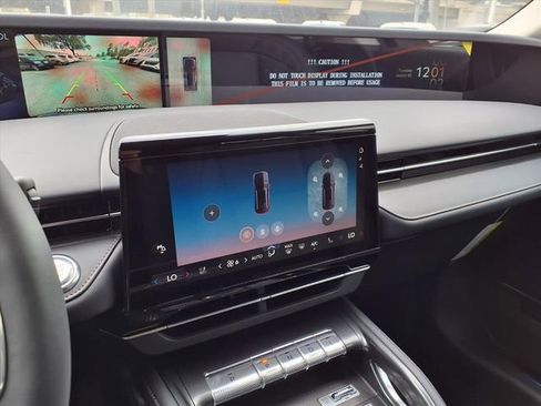 New 2026 Lincoln Nautilus Premier image 14