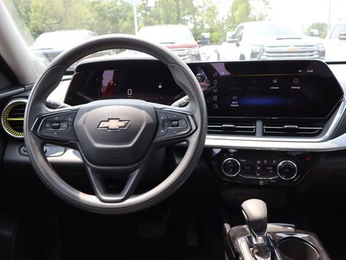 Used 2024 Chevrolet Trax LT FWD image 10