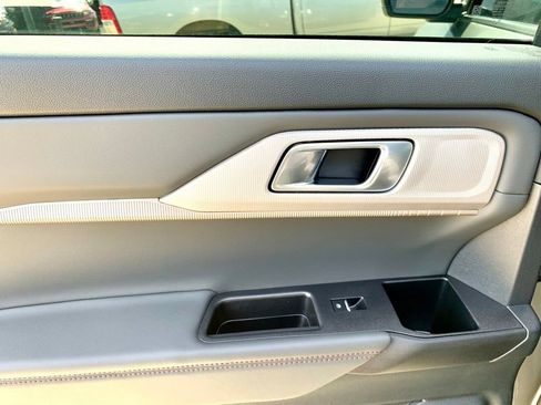 Used 2026 Ford Explorer Active RWD image 17
