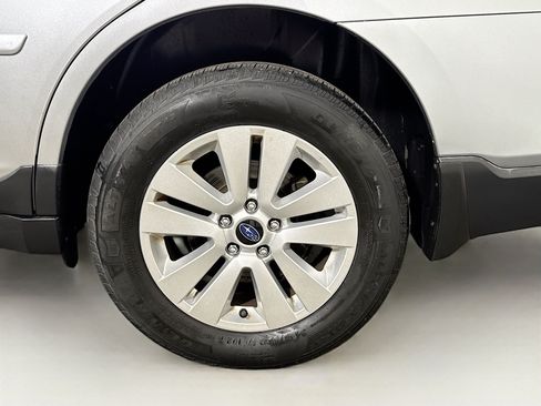 Used 2018 Subaru Outback 2.5i Premium AWD/4WD image 29
