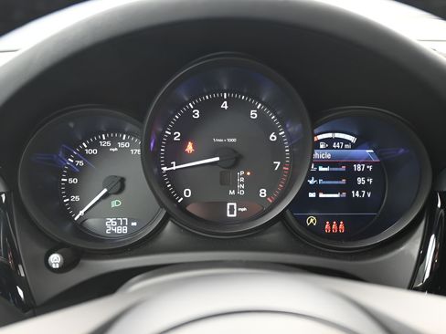 New 2026 Porsche Macan AWD/4WD image 17