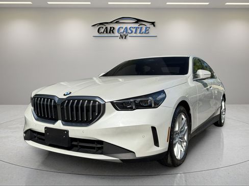 Used 2024 BMW 530i xDrive AWD/4WD image 4