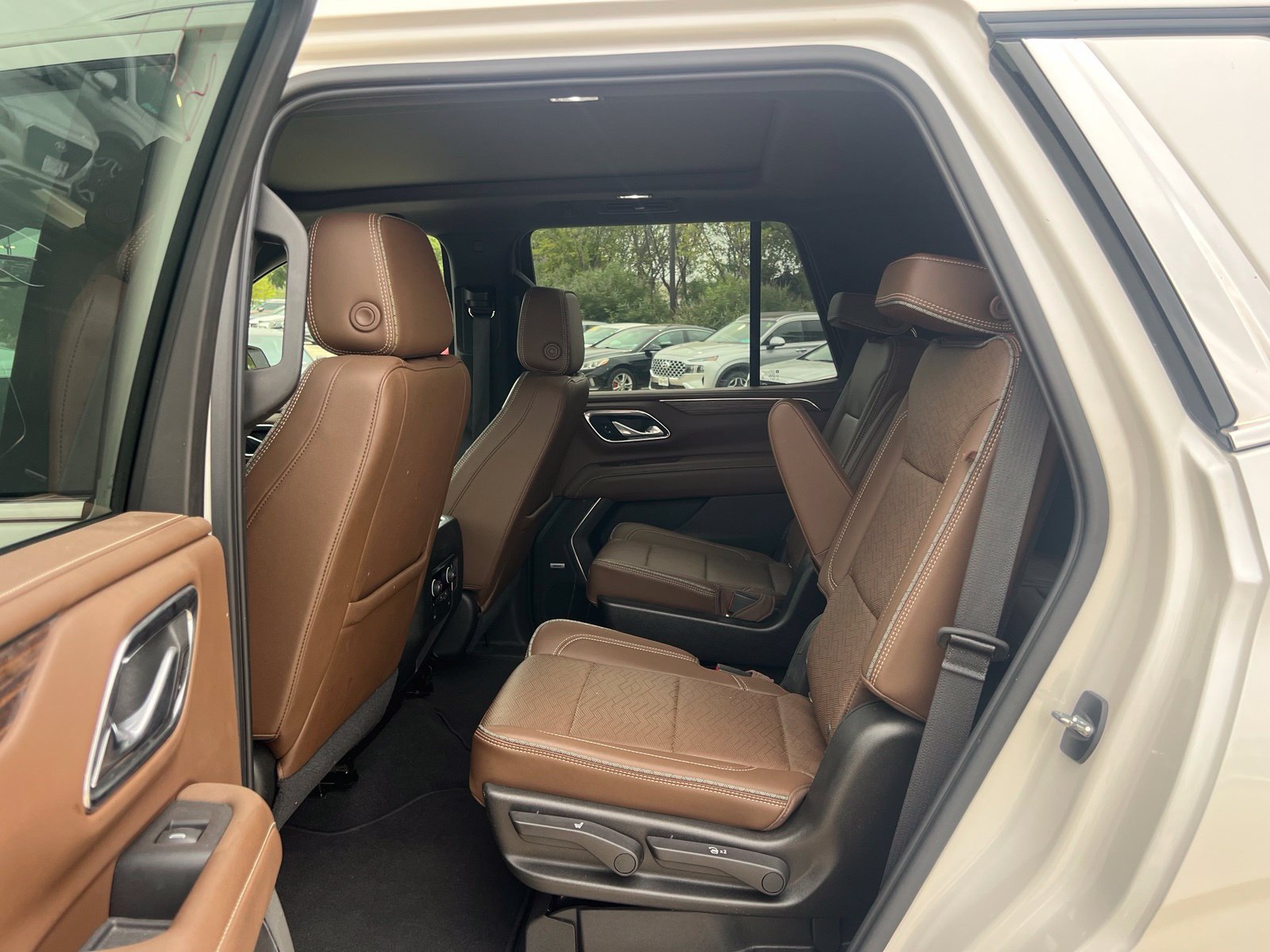 Used 2021 Chevrolet Tahoe High Country w/ Premium Package AWD/4WD image 20