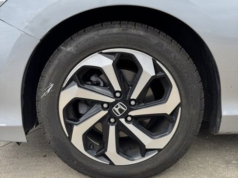 Used 2017 Honda Accord EX image 9