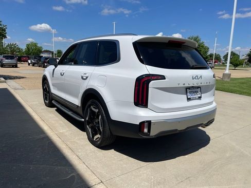 Used 2024 Kia Telluride EX w/ EX Captain's Chair Package AWD/4WD image 7