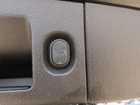 Used 2016 Chevrolet Suburban LT RWD image 15