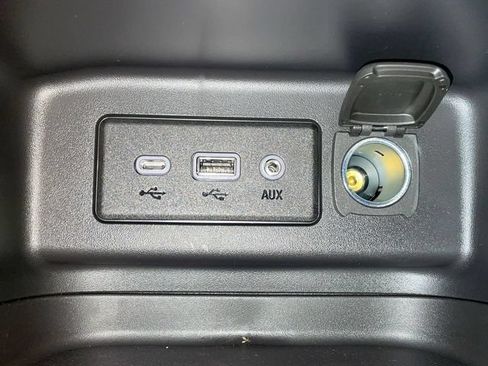 Used 2023 Chevrolet Equinox LS FWD image 28