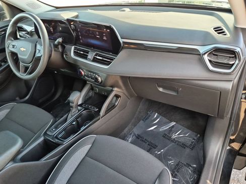 Used 2024 Chevrolet TrailBlazer LS FWD image 28