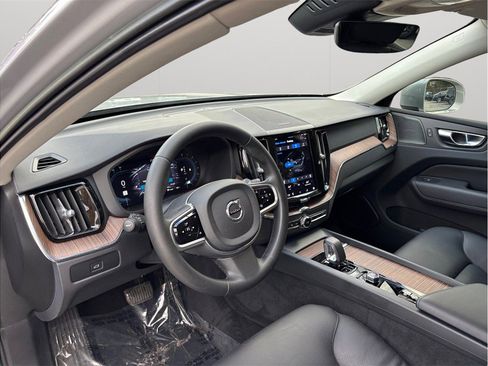 Used 2023 Volvo XC60 B5 Plus w/ Protection Package Premier image 5