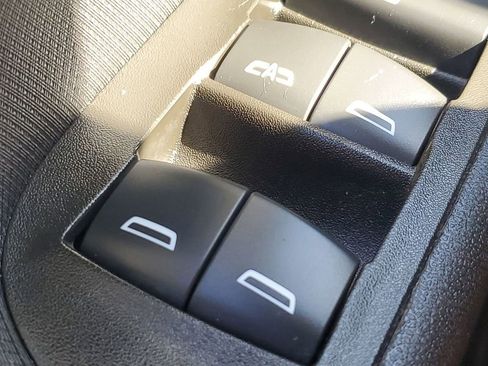 Used 2023 Chevrolet Equinox RS image 34