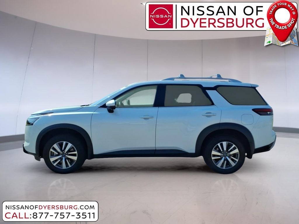 Used 2025 Nissan Pathfinder SL FWD image 6