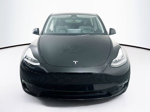 Used 2022 Tesla Model Y Long Range image 2