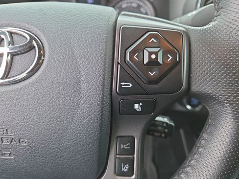 Certified 2020 Toyota Tacoma TRD Off-Road AWD/4WD image 26