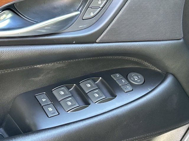 Used 2019 Cadillac Escalade Luxury w/ Escalade Sport Edition AWD/4WD image 19