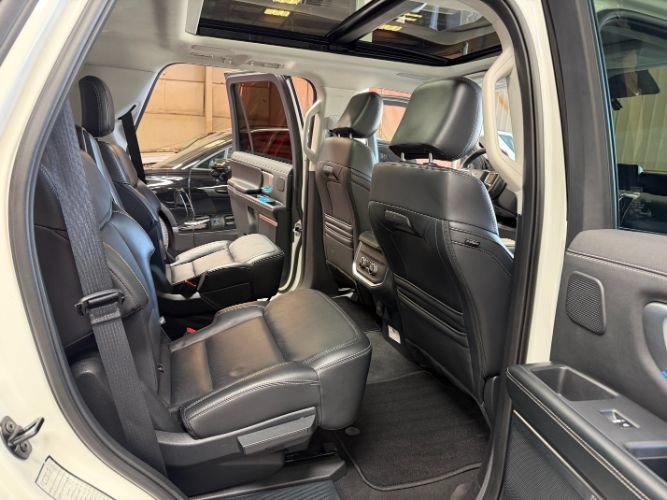 Used 2025 Ford Expedition Platinum w/ Driver's Package AWD/4WD image 26