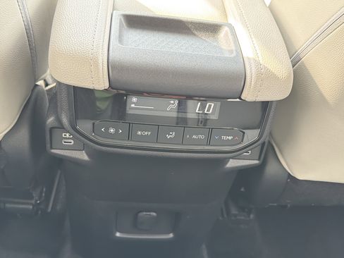 Used 2024 Toyota Grand Highlander AWD image 23