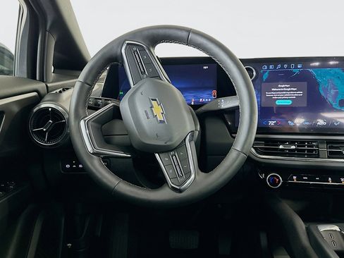 Used 2025 Chevrolet Equinox EV LT w/ Comfort Package image 18