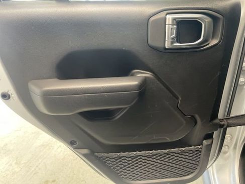 Used 2023 Jeep Wrangler Unlimited Rubicon image 23