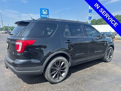 Used 2018 Ford Explorer XLT w/ Equipment Group 202A FWD image 6