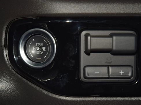 Used 2025 Chevrolet Silverado 1500 RST AWD/4WD image 36