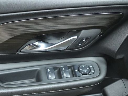 Used 2024 GMC Terrain SLE FWD image 13