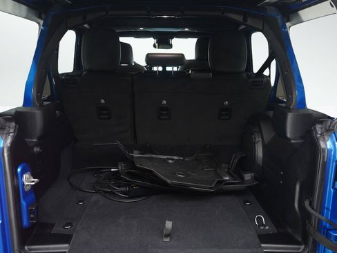 Used 2024 Jeep Wrangler Unlimited Sahara w/ Technology Group AWD/4WD image 9