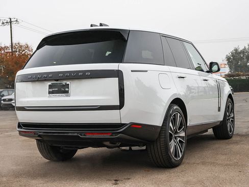 New 2025 Land Rover Range Rover SE image 4