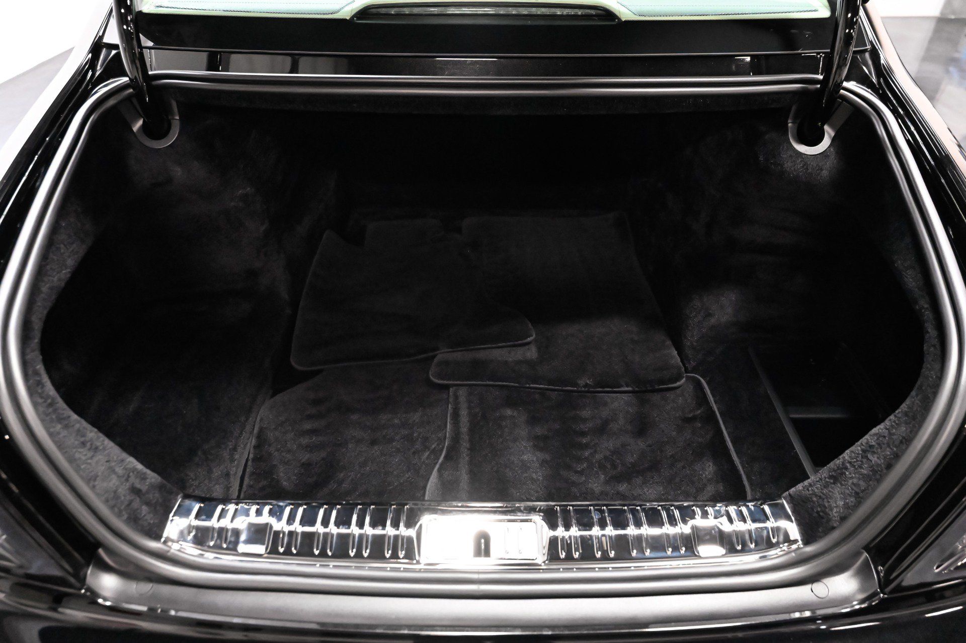 Used 2012 Rolls-Royce Ghost RWD image 37