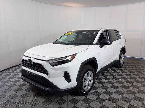 Used 2025 Toyota RAV4 LE AWD/4WD image 2