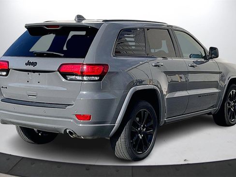 Certified 2022 Jeep Grand Cherokee Laredo X image 9