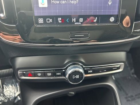 Certified 2025 Volvo XC40 B5 Core image 23