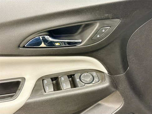 Used 2020 Chevrolet Equinox LS FWD image 17