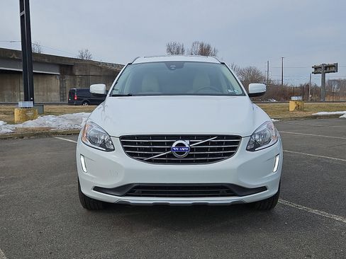 Used 2016 Volvo XC60 T6 w/ Protection Package image 2