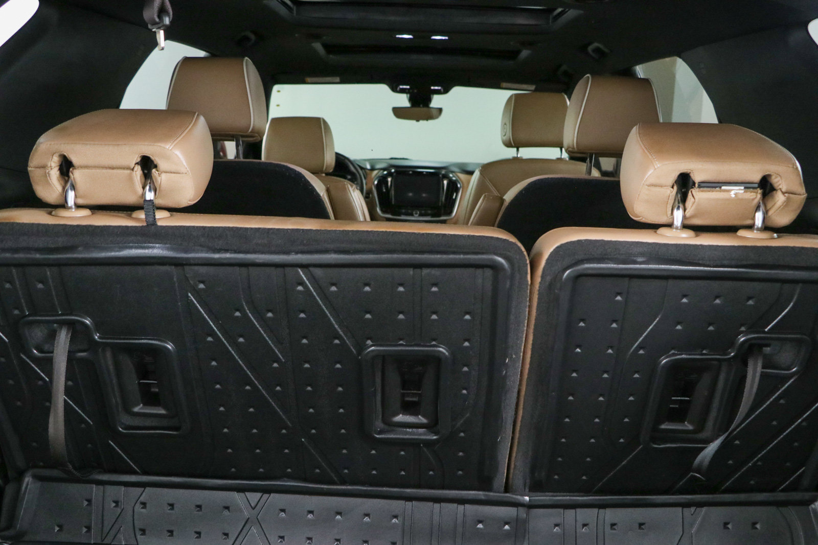 Used 2023 Chevrolet Traverse Premier w/ LPO, Floor Liner Package FWD image 33