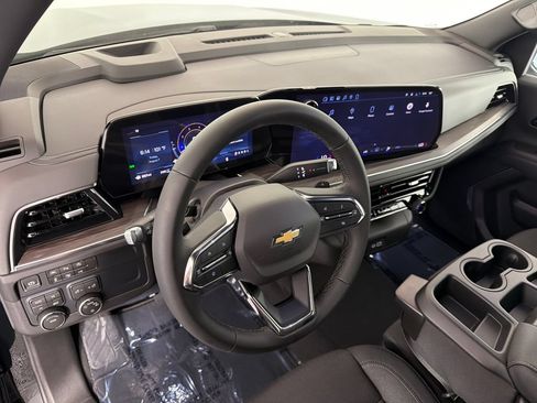 Used 2026 Chevrolet Tahoe LS AWD/4WD image 13