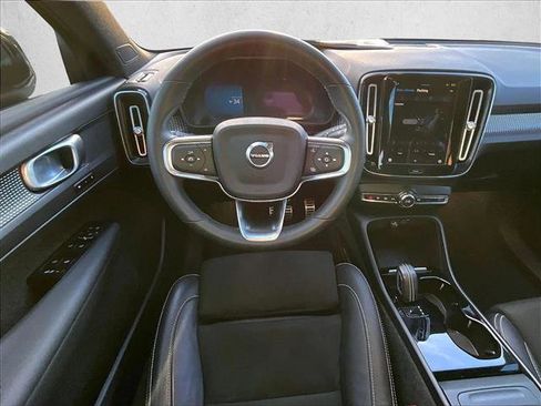 Used 2022 Volvo XC40 P8 Recharge Plus image 7