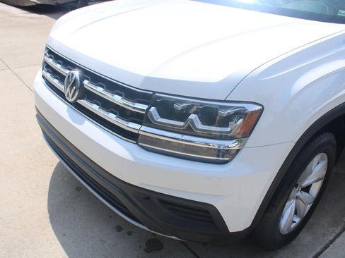 Used 2018 Volkswagen Atlas Launch Edition FWD image 3
