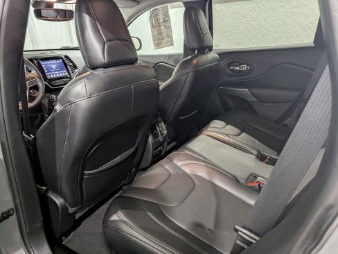 Used 2019 Jeep Cherokee Limited image 11