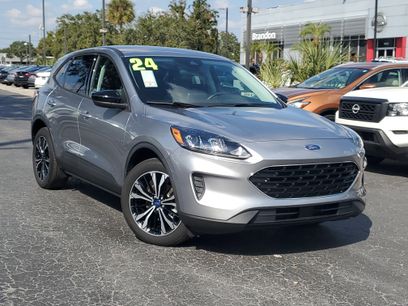 Used 2022 Ford Escape SE w/ SE Sport Appearance Package