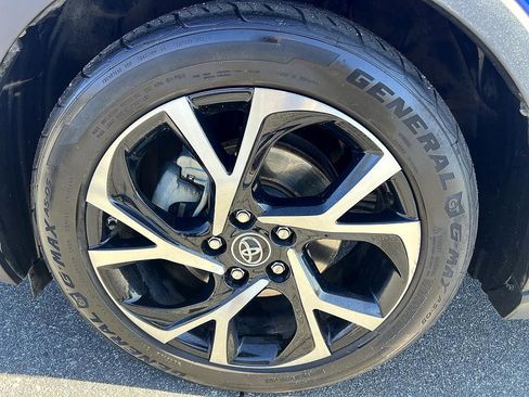 Used 2018 Toyota C-HR XLE image 8