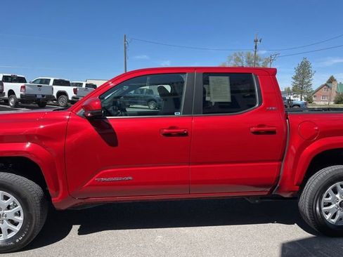 Used 2025 Toyota Tacoma SR5 AWD/4WD image 8
